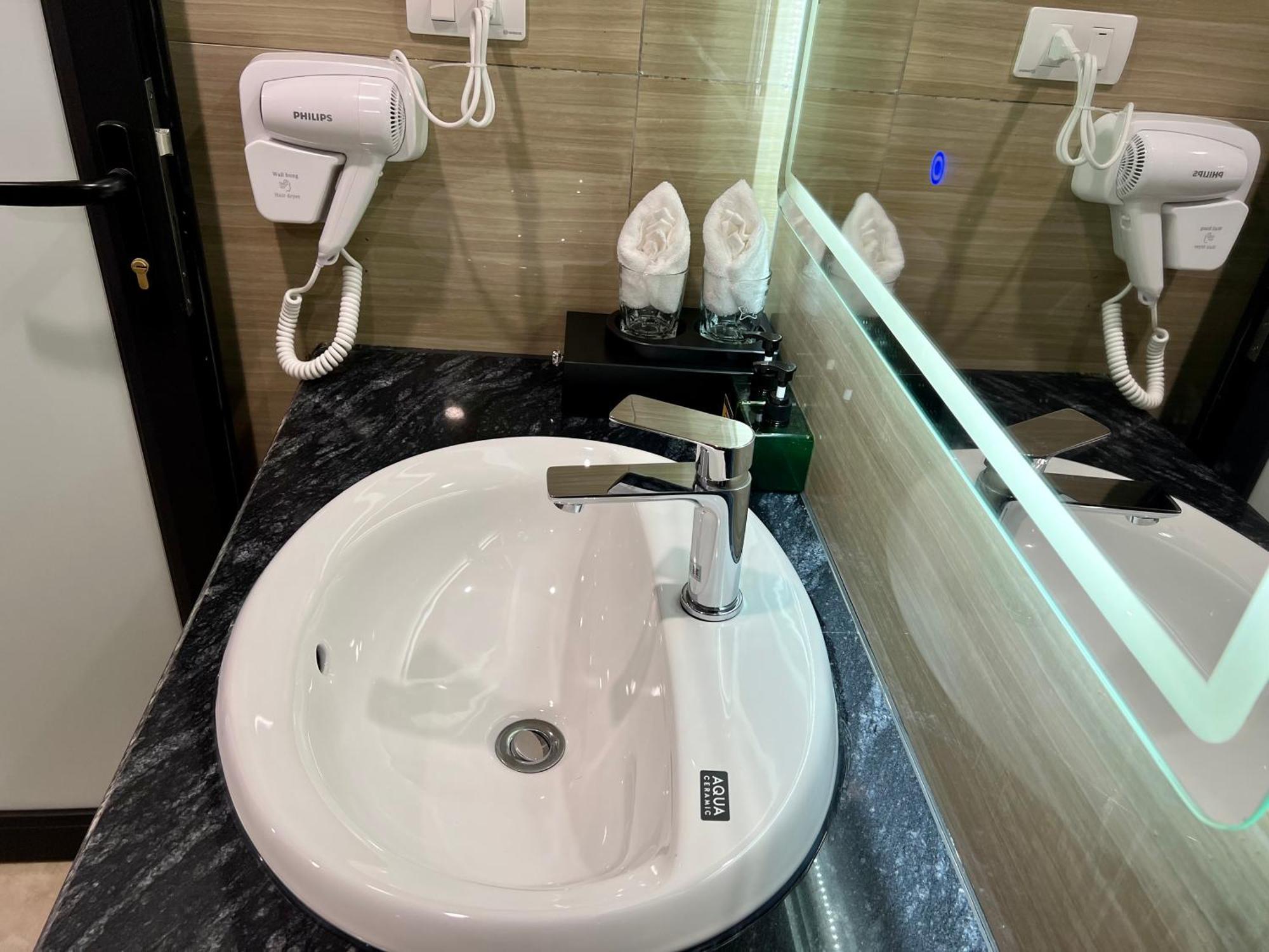 Grand Dragon Noi Bai Hotel Hanoi Exteriör bild